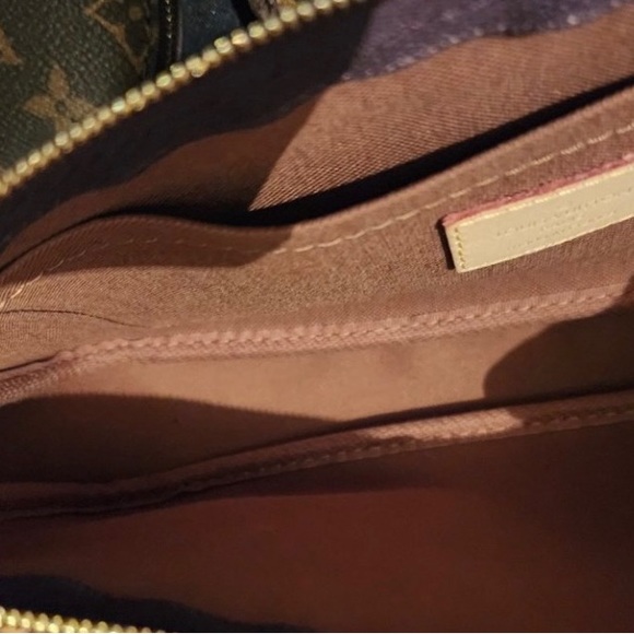 Cross body LV Bag - Picture 3 of 7